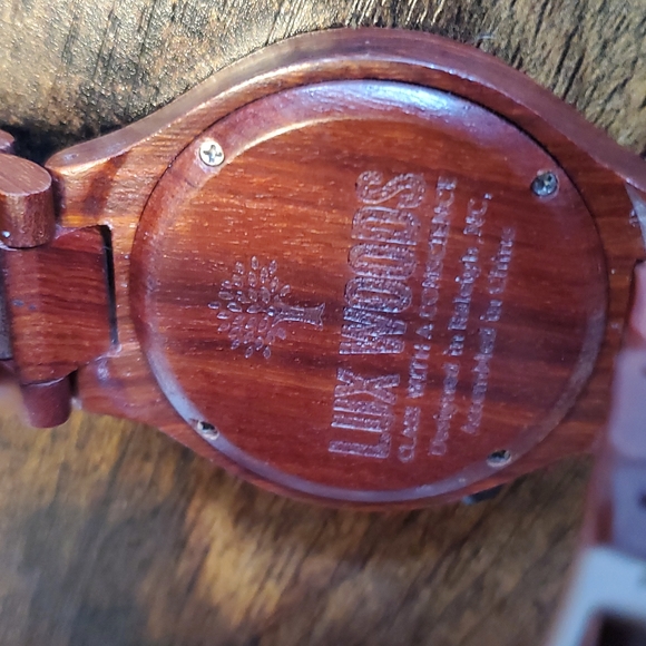 Lux Woods watch - Picture 3 of 3